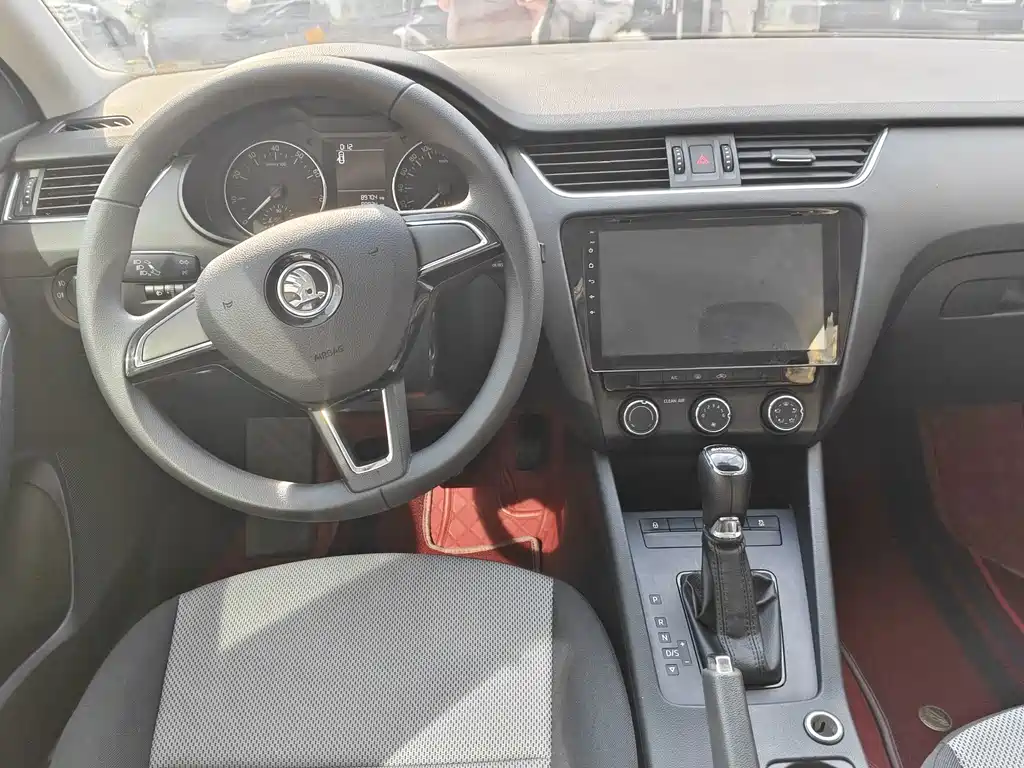 Skoda Octavia — фото 5
