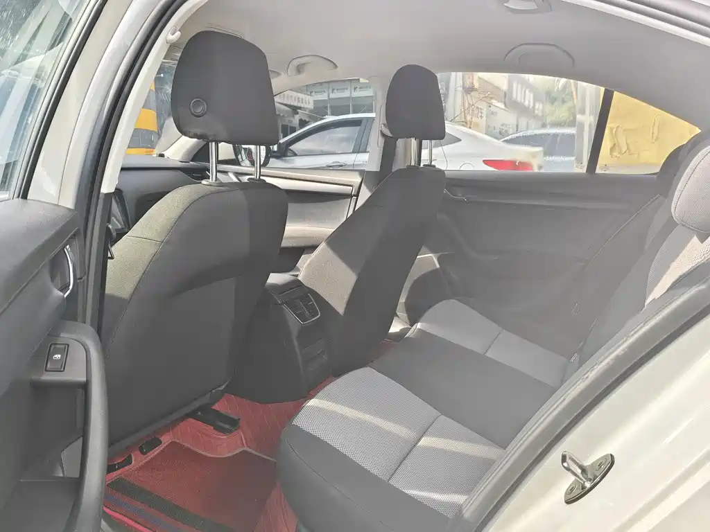 Skoda Octavia — фото 6