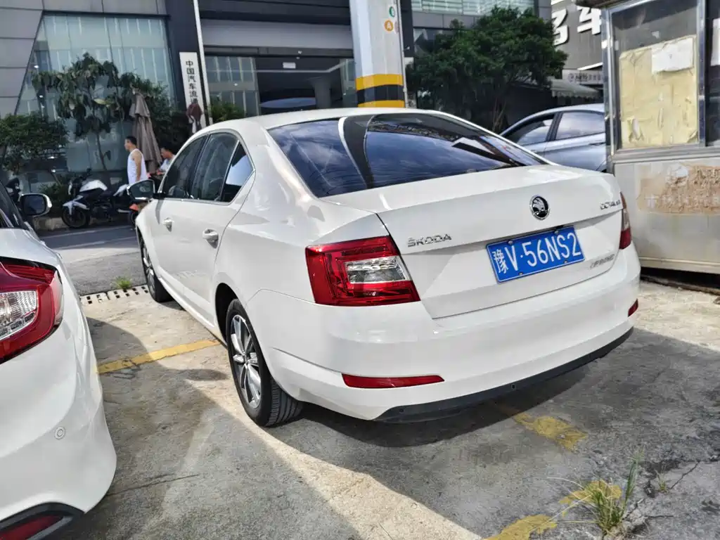 Skoda Octavia — фото 9