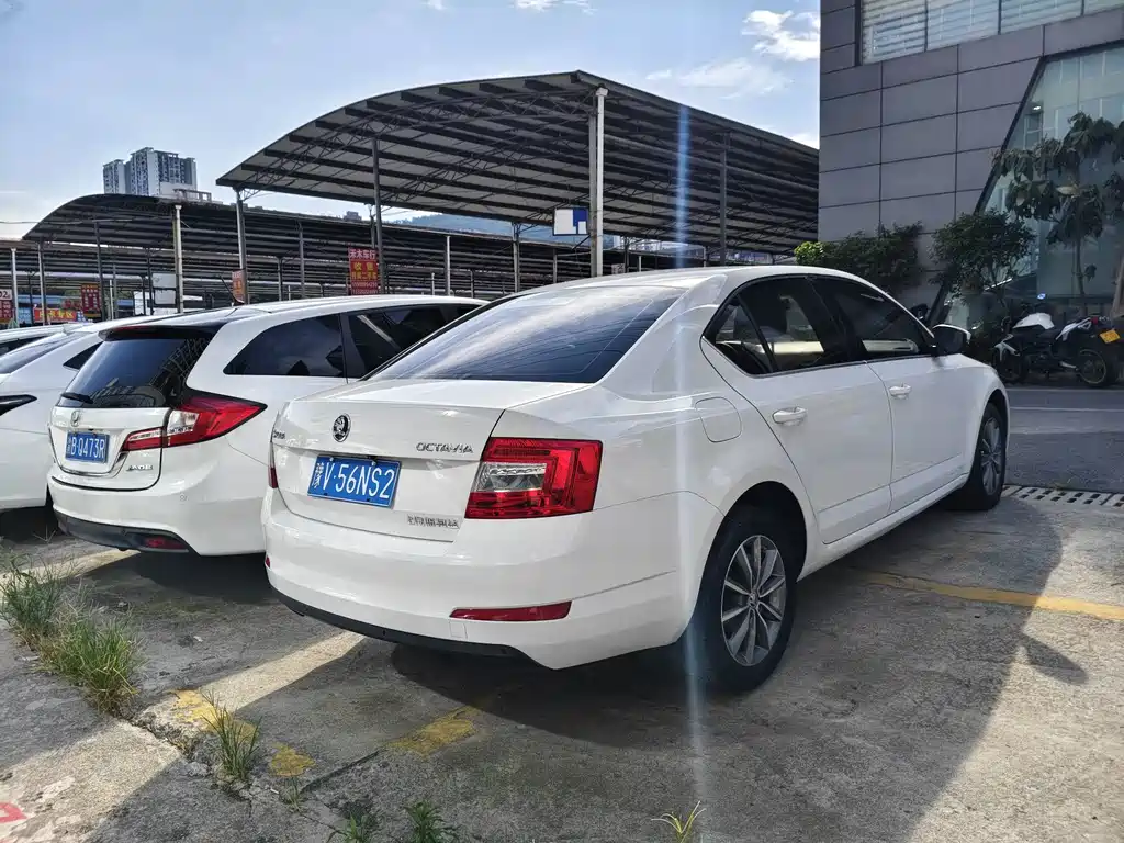 Skoda Octavia — фото 10