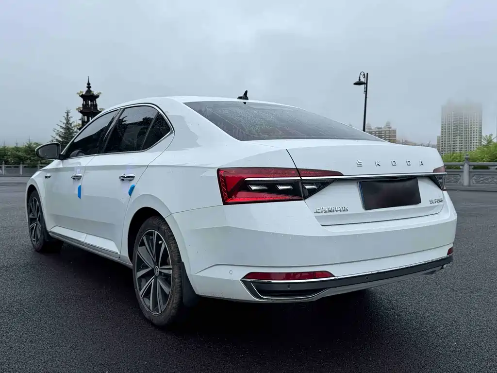 Skoda Superb — фото 4