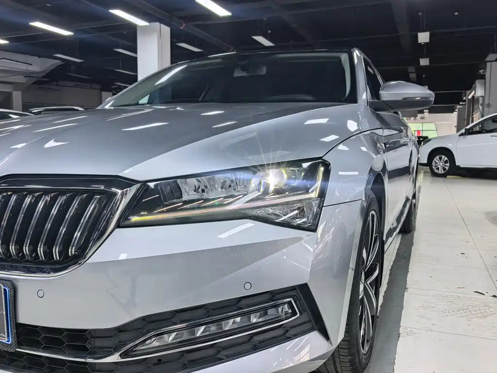 Skoda Superb — фото 4