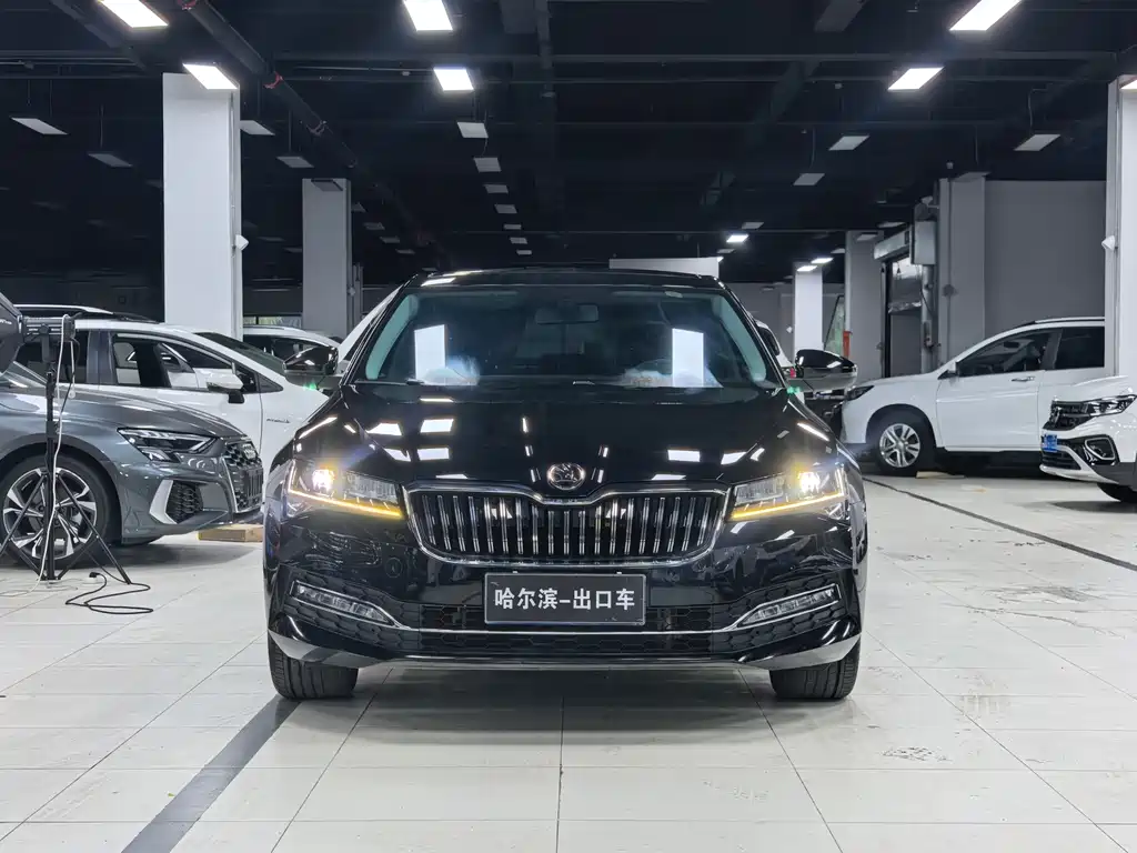 Skoda Superb — фото 2