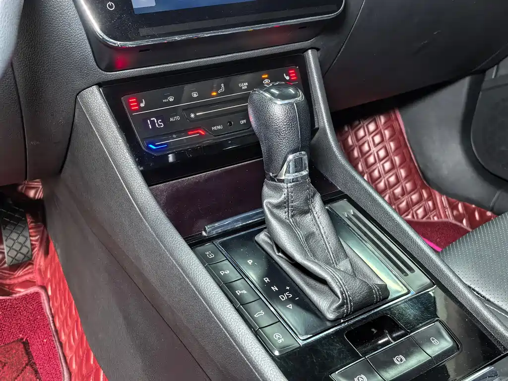 Skoda Superb — фото 17