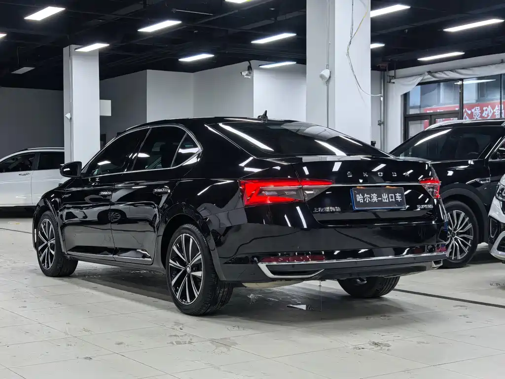 Skoda Superb — фото 23