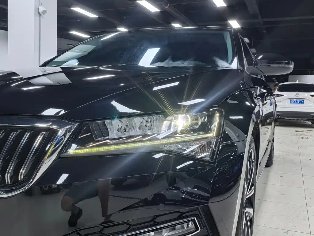Skoda Superb — фото 4