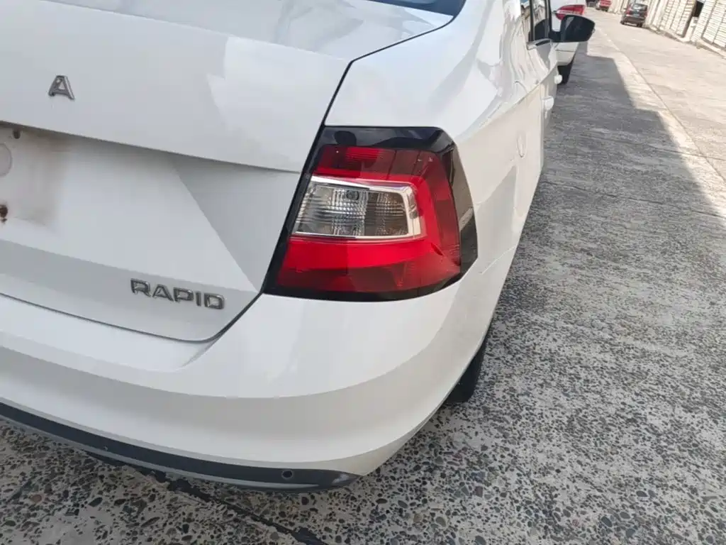 Skoda Rapid — фото 8