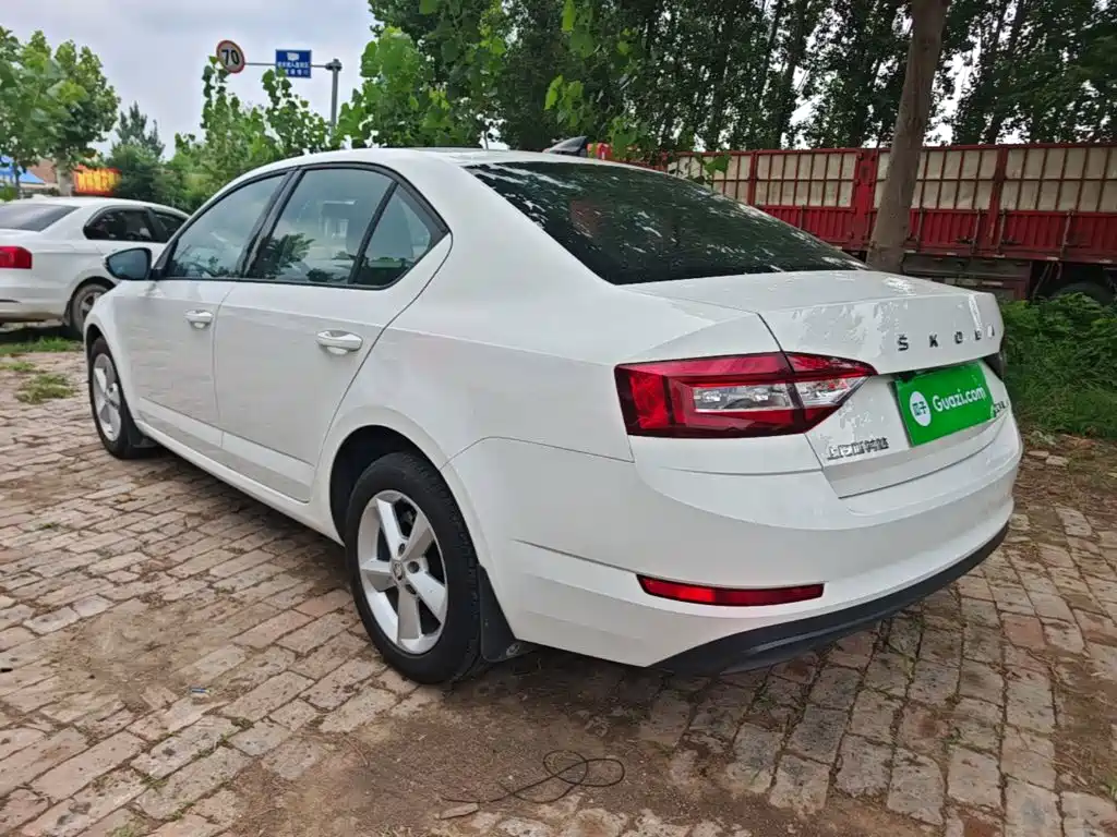 Skoda Octavia — фото 5