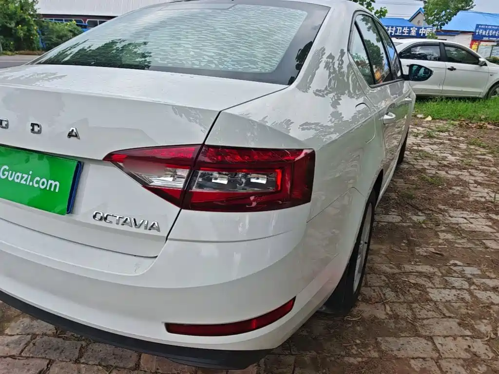 Skoda Octavia — фото 8