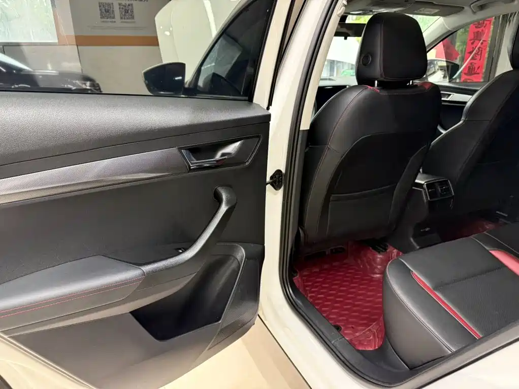 Skoda Karoq — фото 18