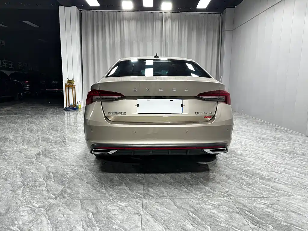 Skoda Octavia — фото 5