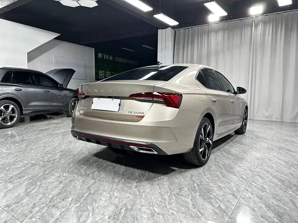 Skoda Octavia — фото 6