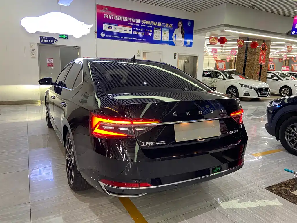Skoda Superb — фото 4