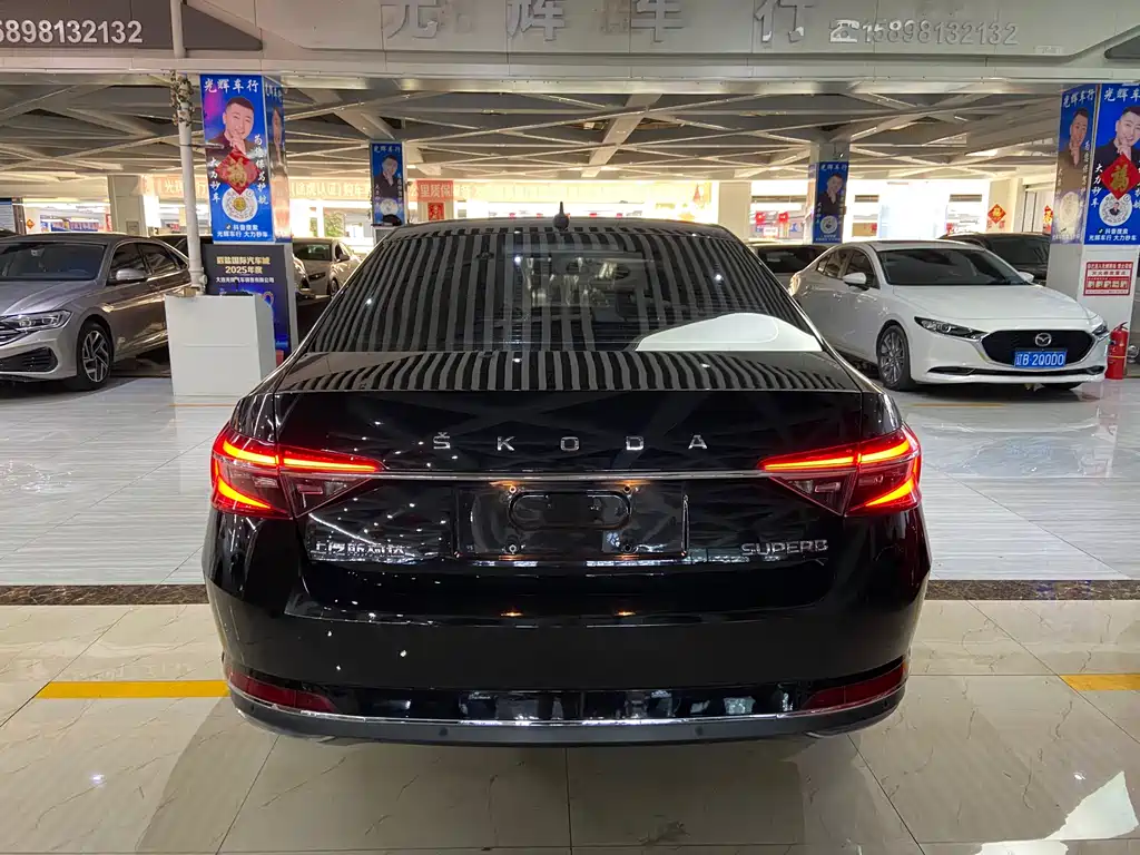 Skoda Superb — фото 5