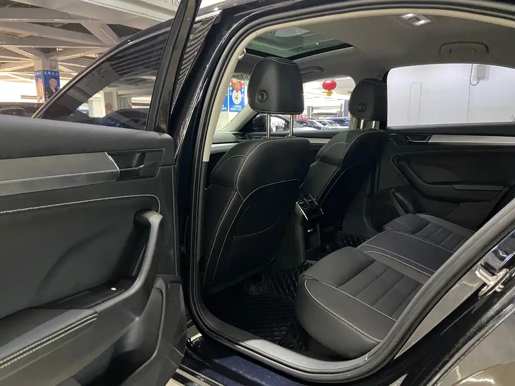 Skoda Superb — фото 8