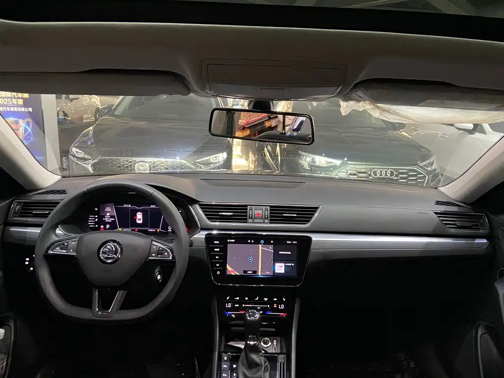 Skoda Superb — фото 9