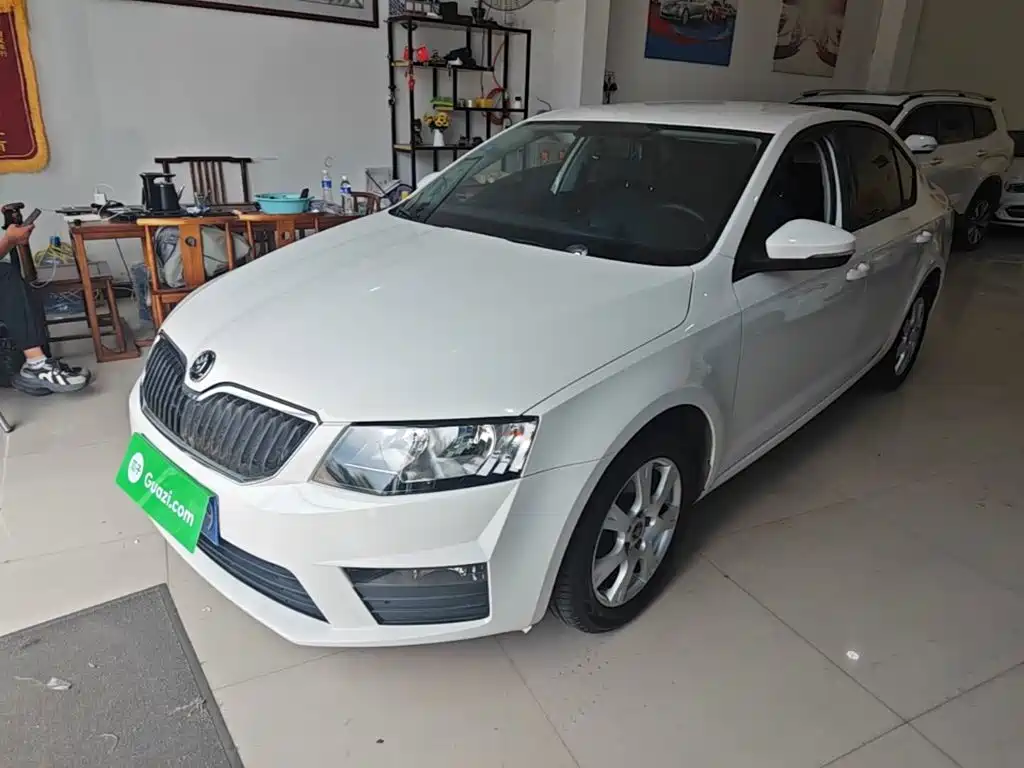 Skoda Octavia — фото 2