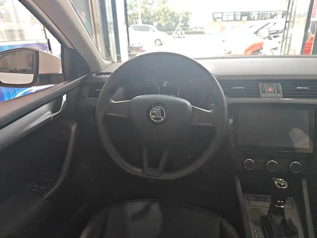 Skoda Octavia — фото 11