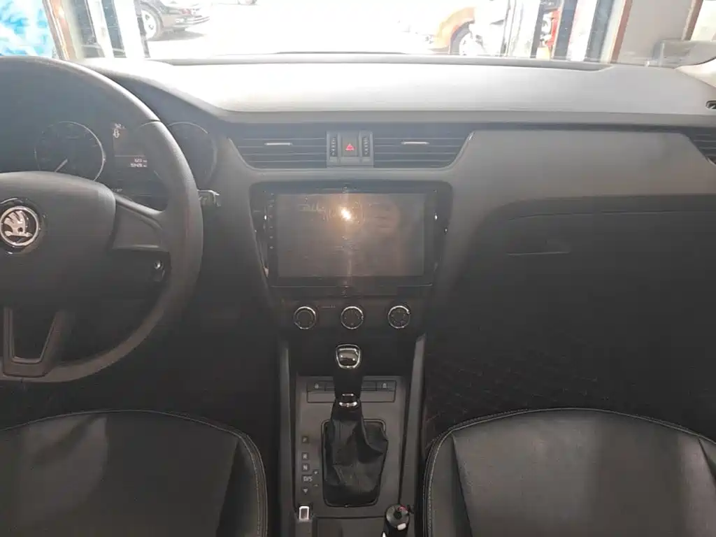 Skoda Octavia — фото 13