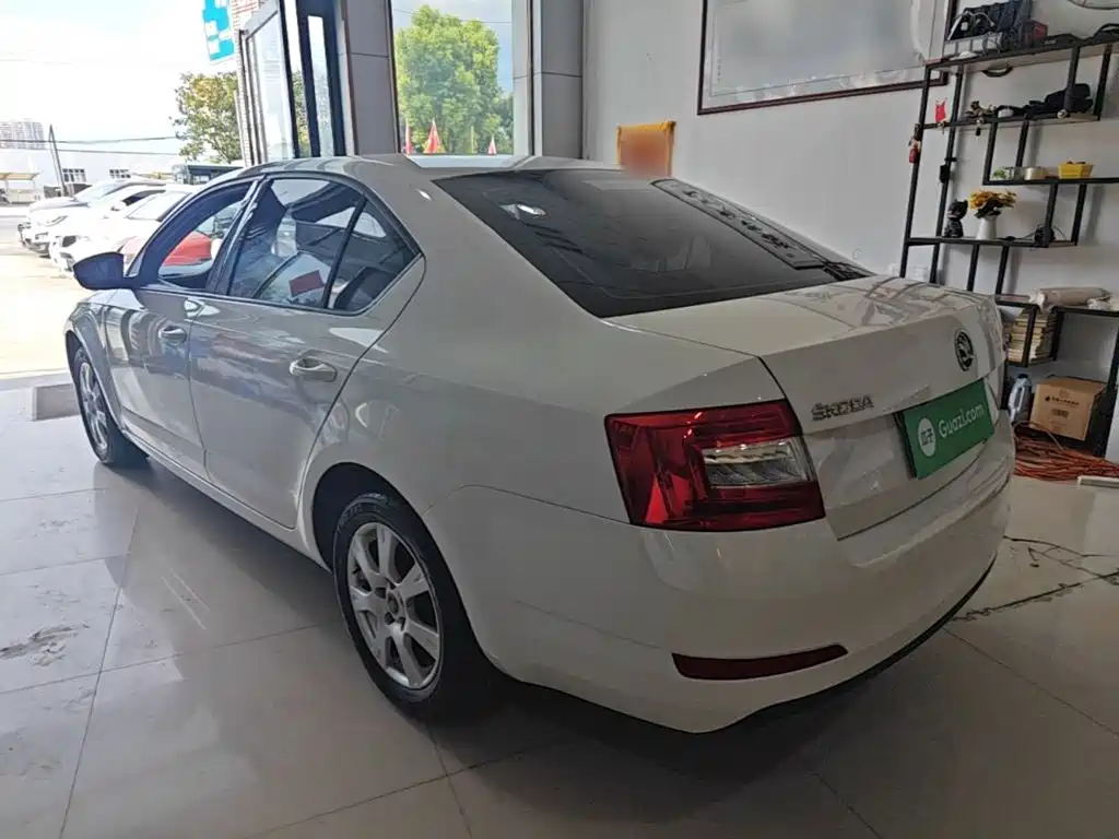 Skoda Octavia — фото 5
