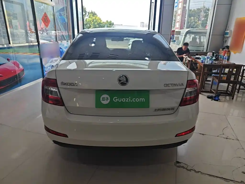 Skoda Octavia — фото 6