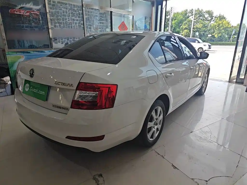 Skoda Octavia — фото 7