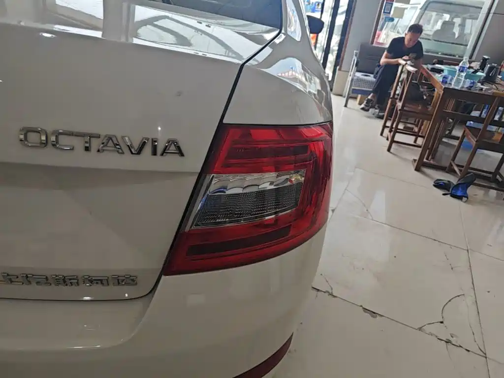 Skoda Octavia — фото 8