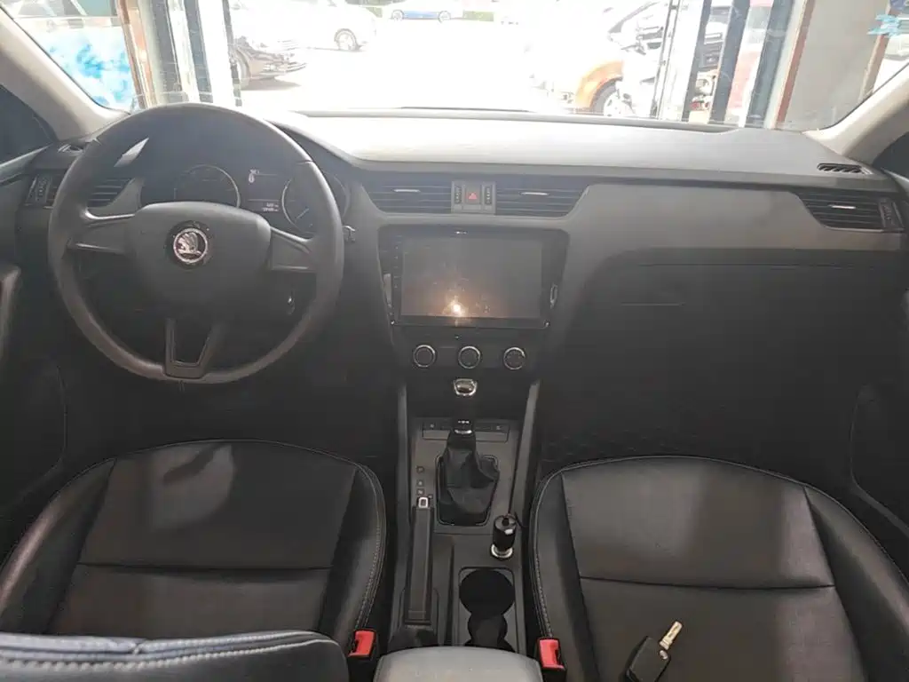 Skoda Octavia — фото 10