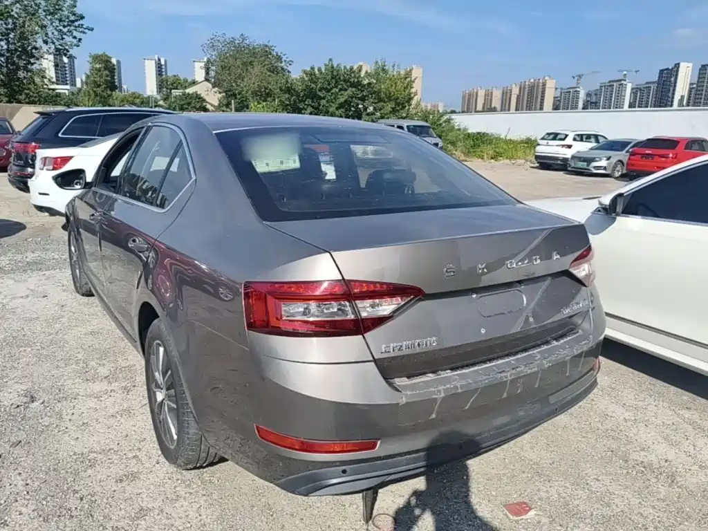 Skoda Octavia — фото 5