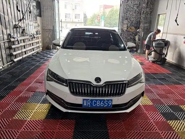Skoda Superb — фото 2