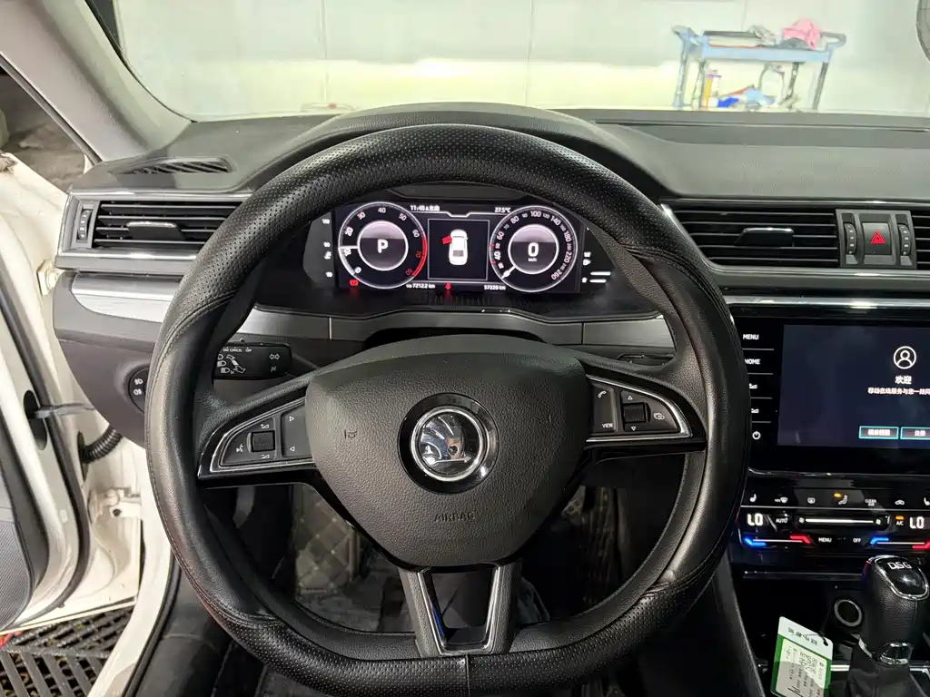Skoda Superb — фото 14