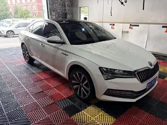 Skoda Superb — фото 3