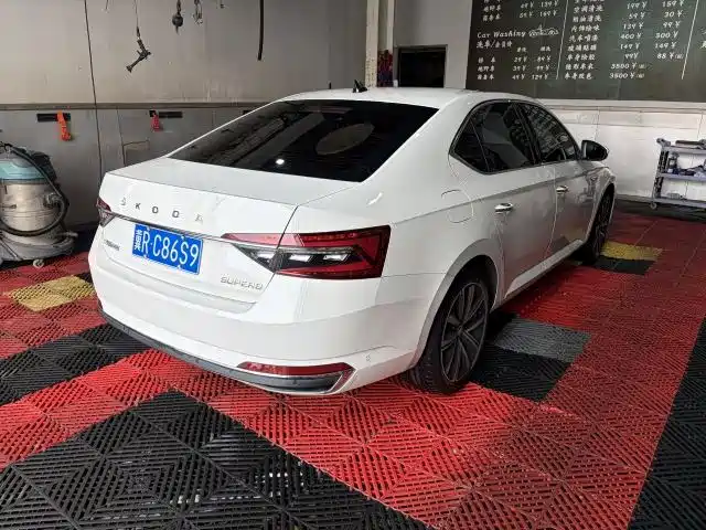 Skoda Superb — фото 4