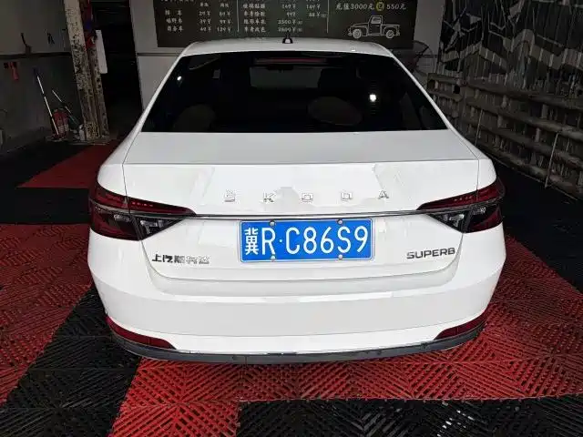 Skoda Superb — фото 5