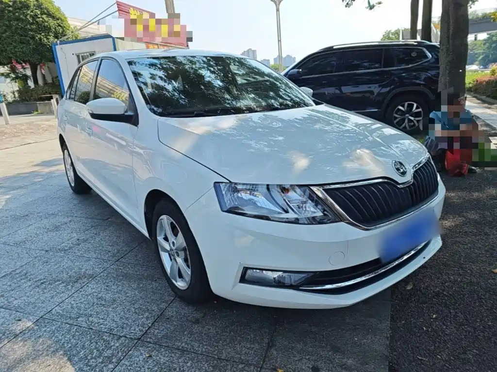 Skoda Rapid Spaceback — фото 4