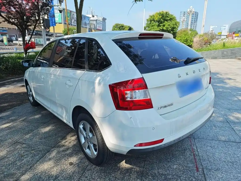 Skoda Rapid Spaceback — фото 5