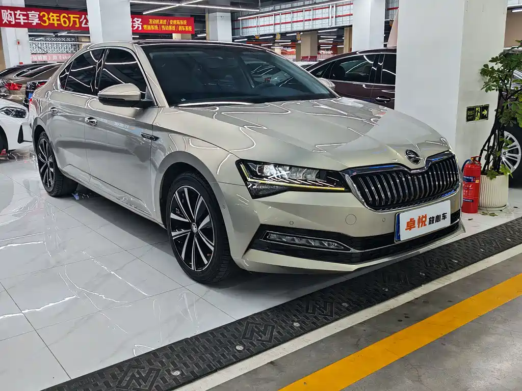 Skoda Superb — фото 3