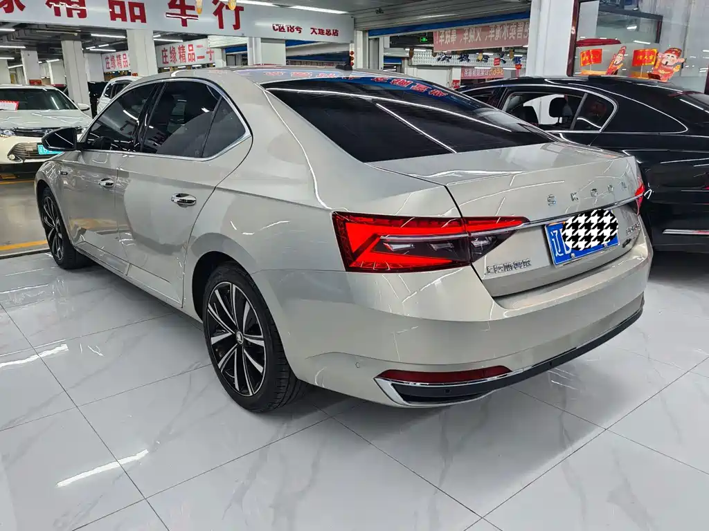 Skoda Superb — фото 4