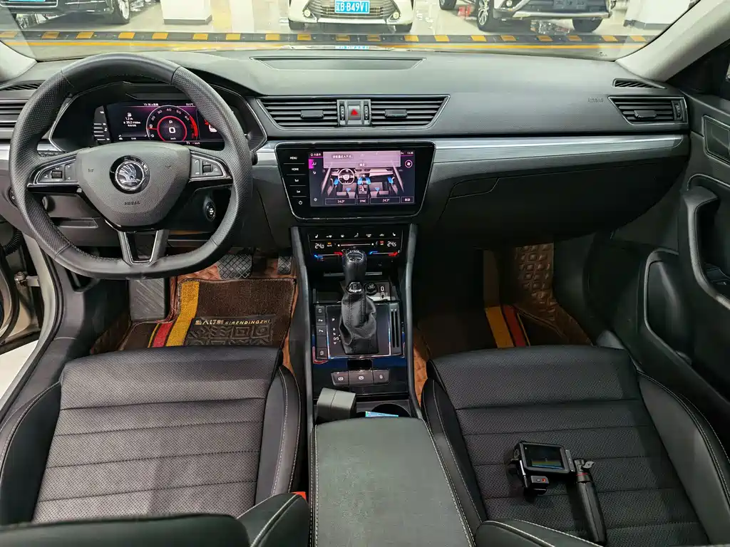 Skoda Superb — фото 5