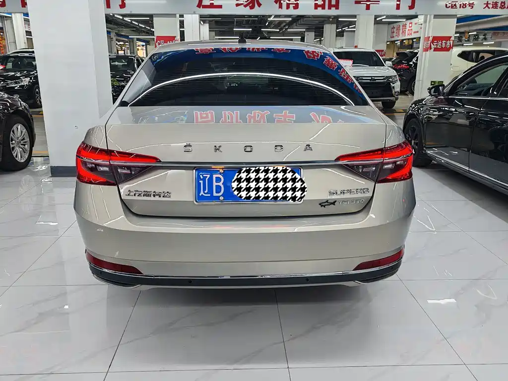 Skoda Superb — фото 10
