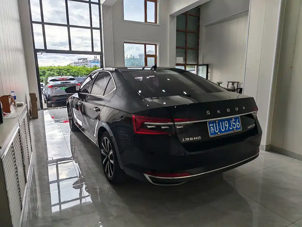 Skoda Superb — фото 5