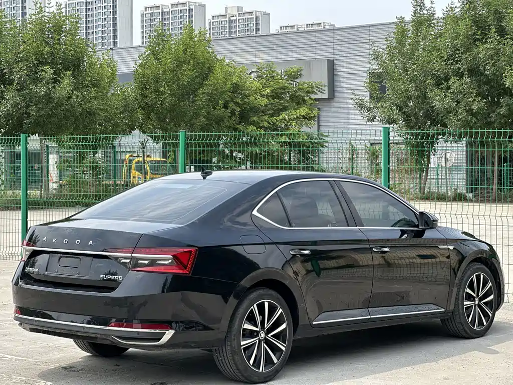 Skoda Superb — фото 7