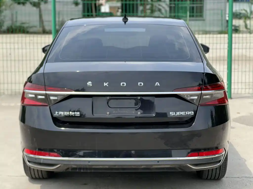 Skoda Superb — фото 8
