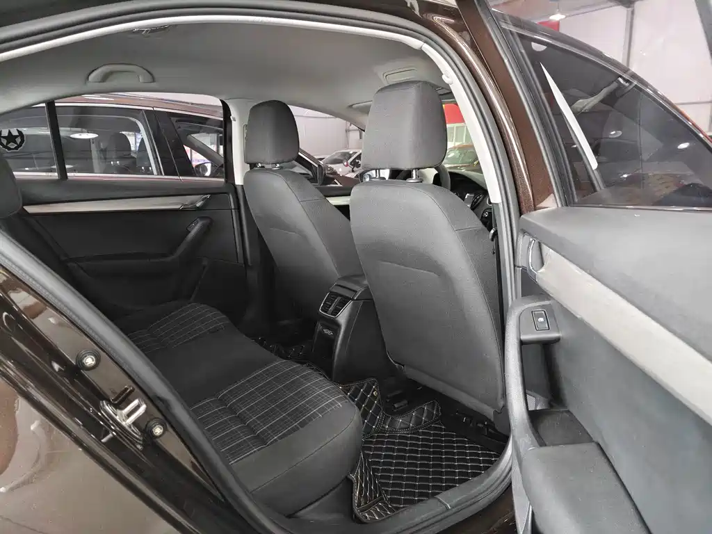 Skoda Octavia — фото 8