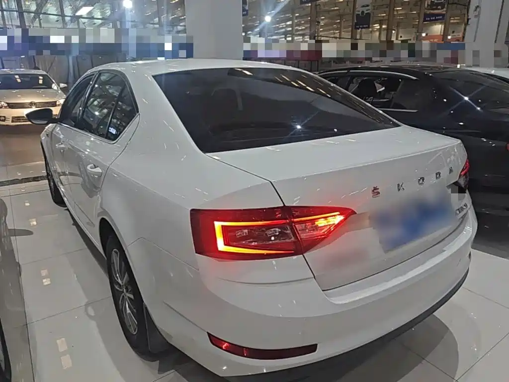 Skoda Octavia — фото 5