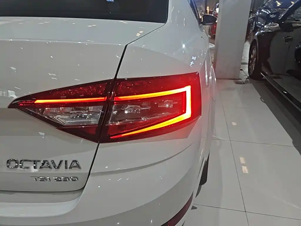 Skoda Octavia — фото 8