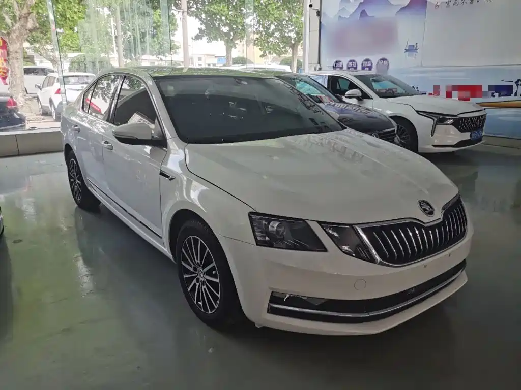 Skoda Octavia — фото 4