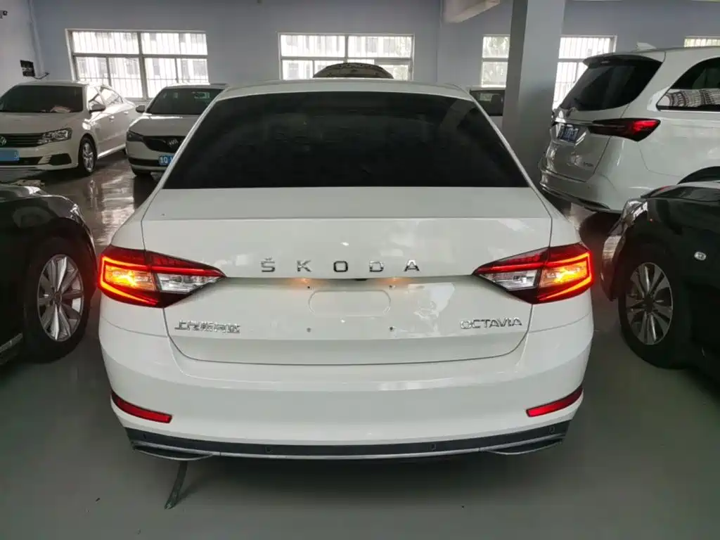 Skoda Octavia — фото 6