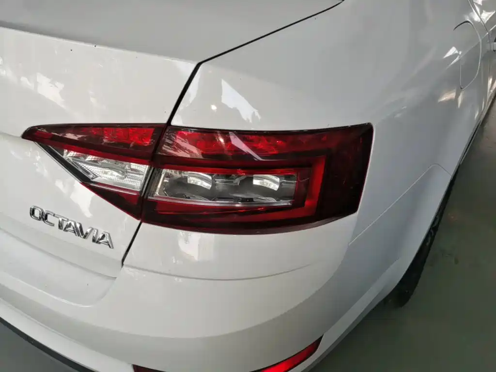 Skoda Octavia — фото 8