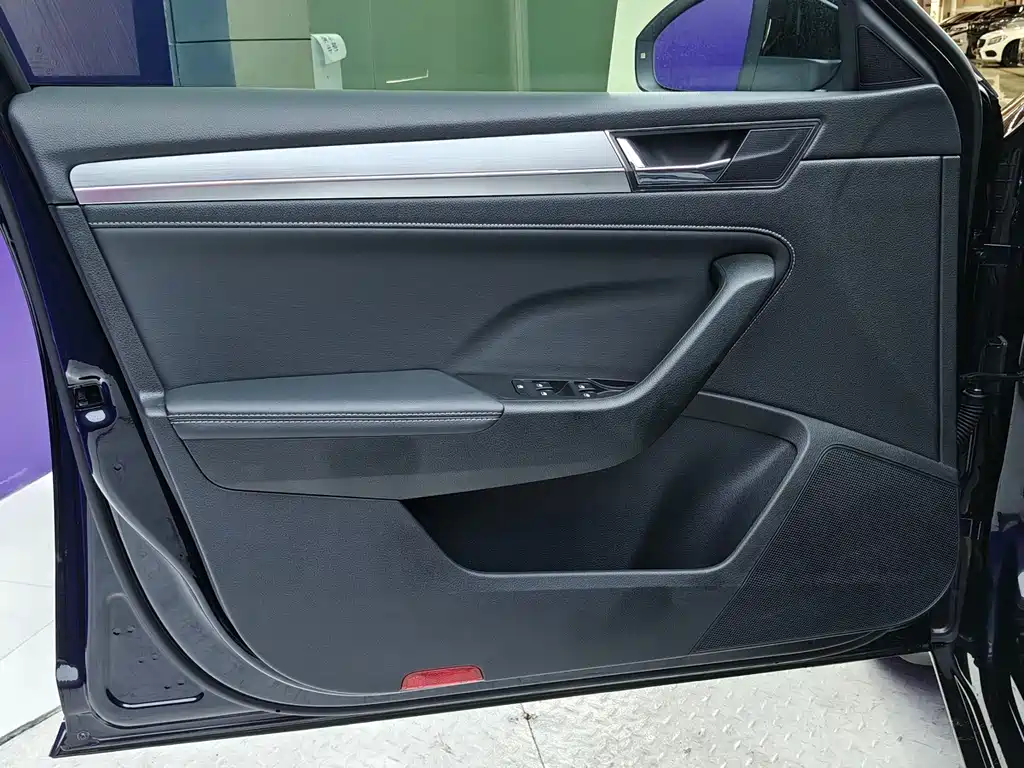 Skoda Superb — фото 9